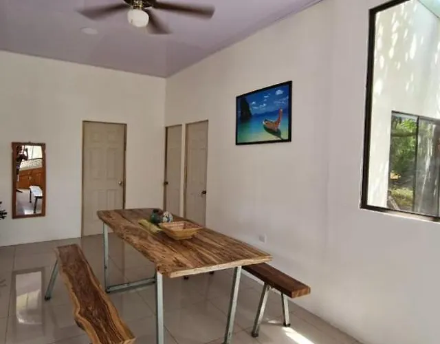 Casa Amarilla Avellanas Сasa de vacaciones *